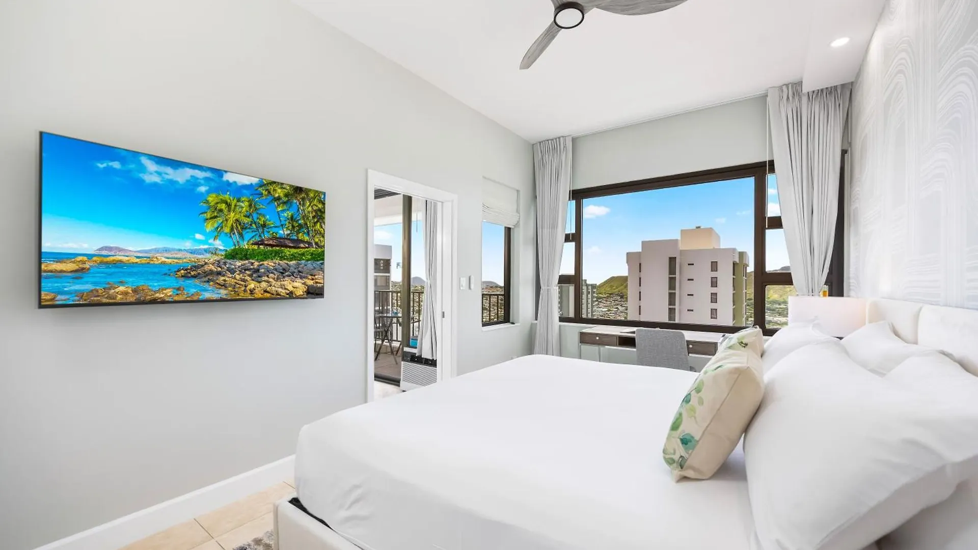 Diamond Head And Ocean View Condo With Parking Honolulu United States
