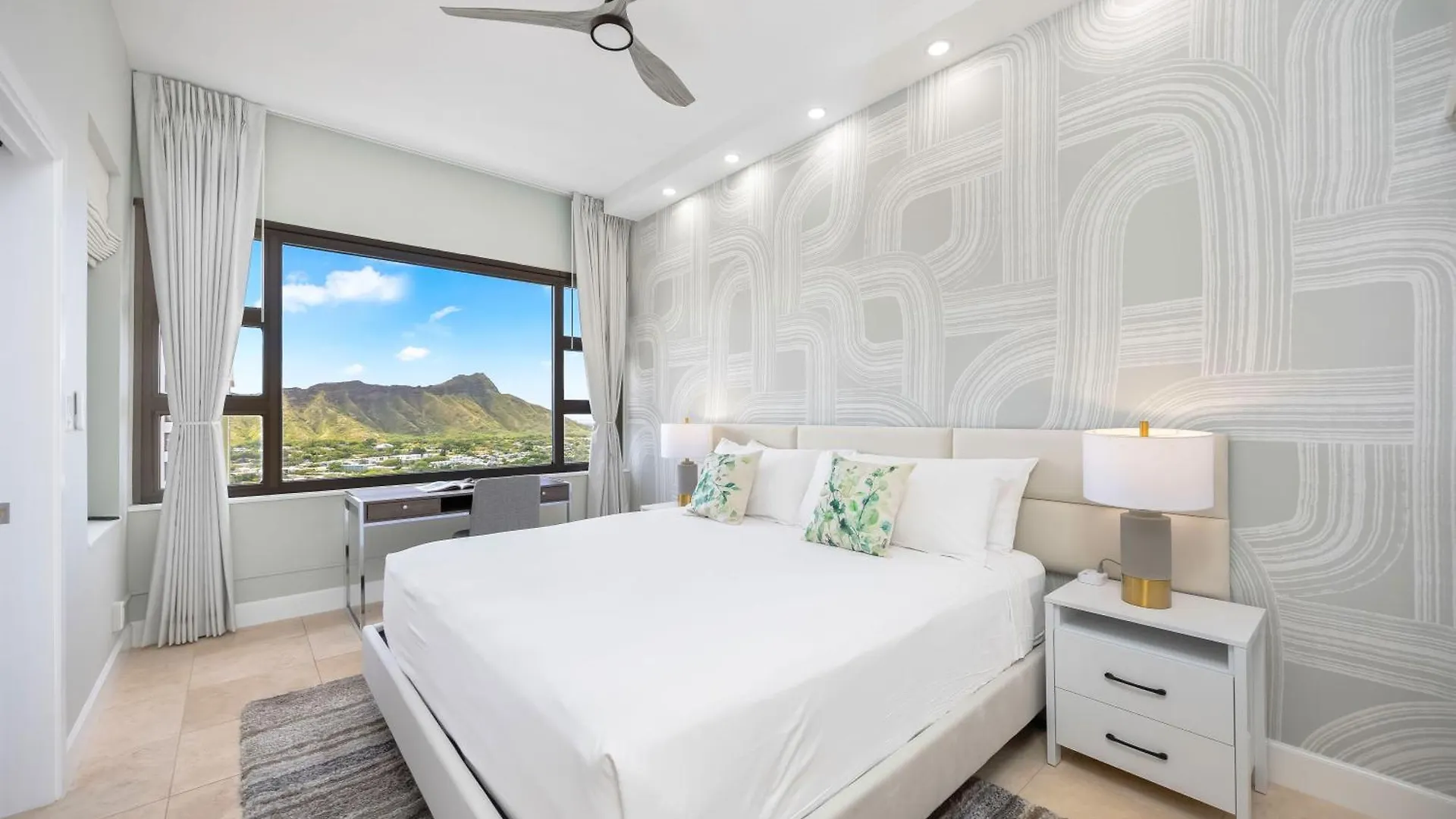 Diamond Head And Ocean View Condo With Parking Honolulu Holiday home